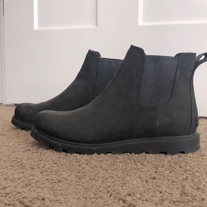 Black Sorel boot. Size 9. Very lightly worn.